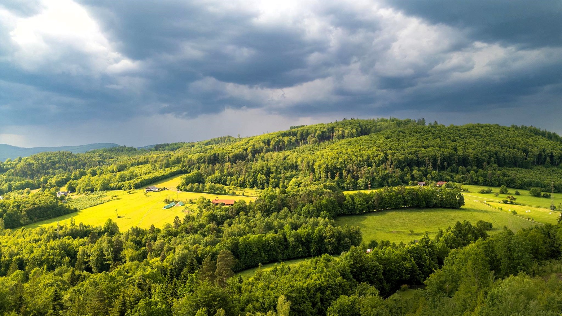 Létáte rádi s dronem, nebo s drakem? Nekonečné množství příležitostí v okolí Vašeho domu.